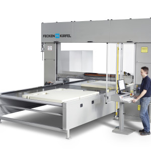 Ferăstrău CNC vertical pentru piese de profil